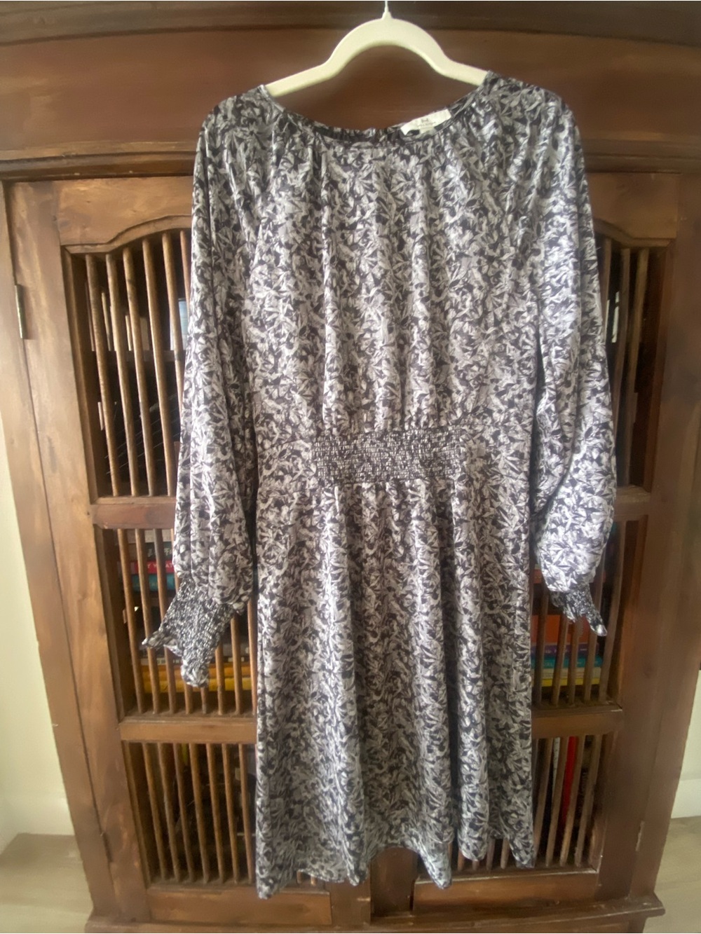 Halston Floral Long-Sleeve Smocked Waist Dress in Grey and White Size S/Petite